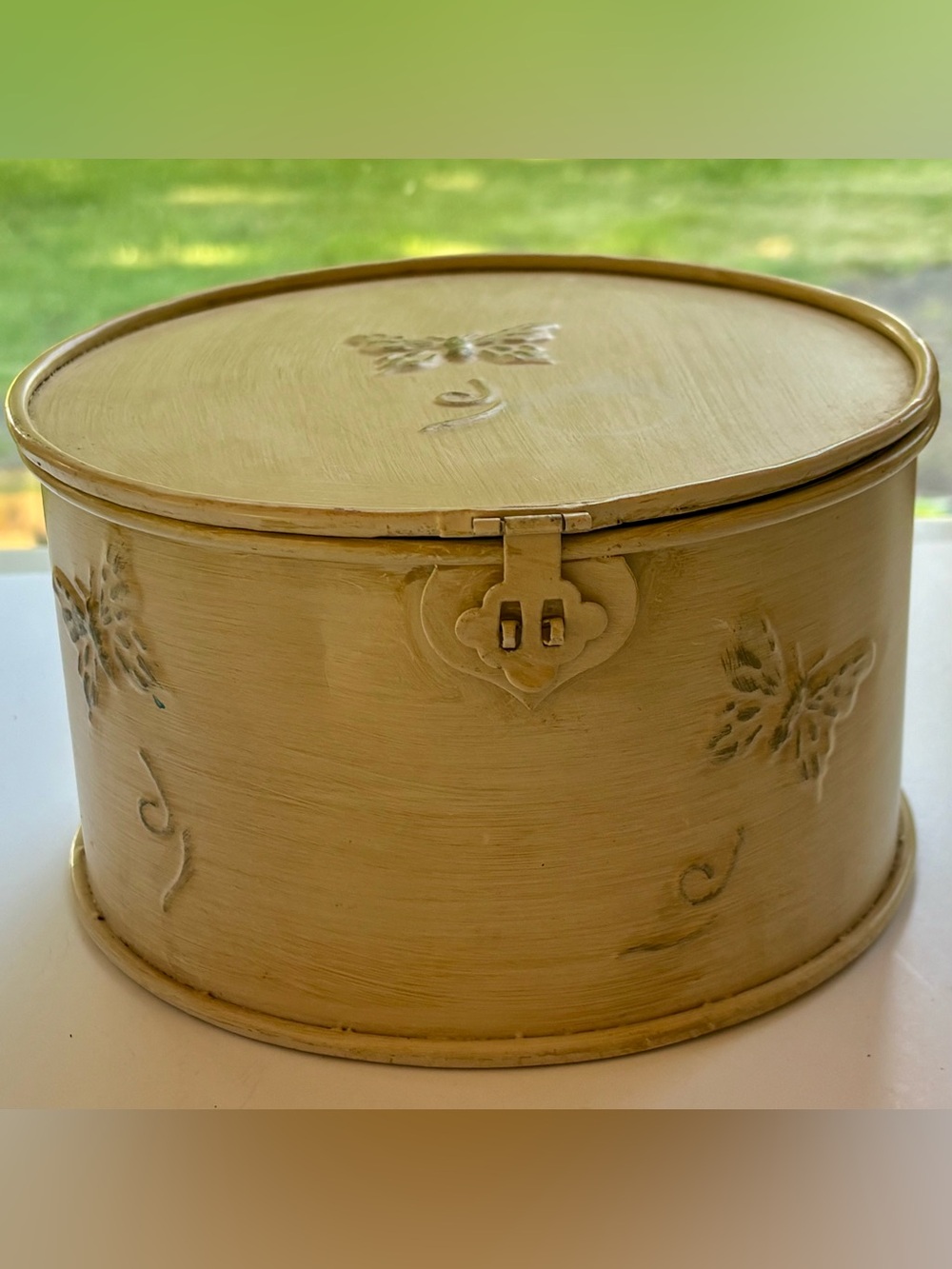 Vintage Cream Metal Oval Butterfly Trinket Box Keepsake Jewelry Case